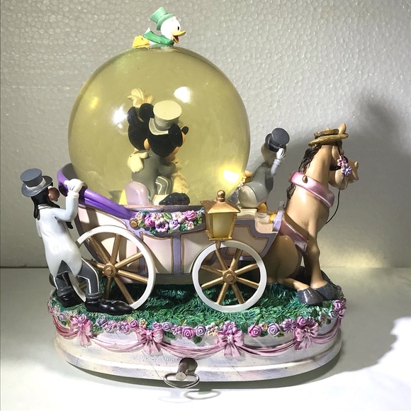 Disney Snow Globe,Just Married Mickey and Minnie Mouse. - Picture 5 of 12